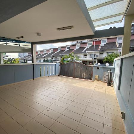 Entire Residential Home•Jia Residences Bkt Serdang沙登温暖的家 史里肯邦安 外观 照片