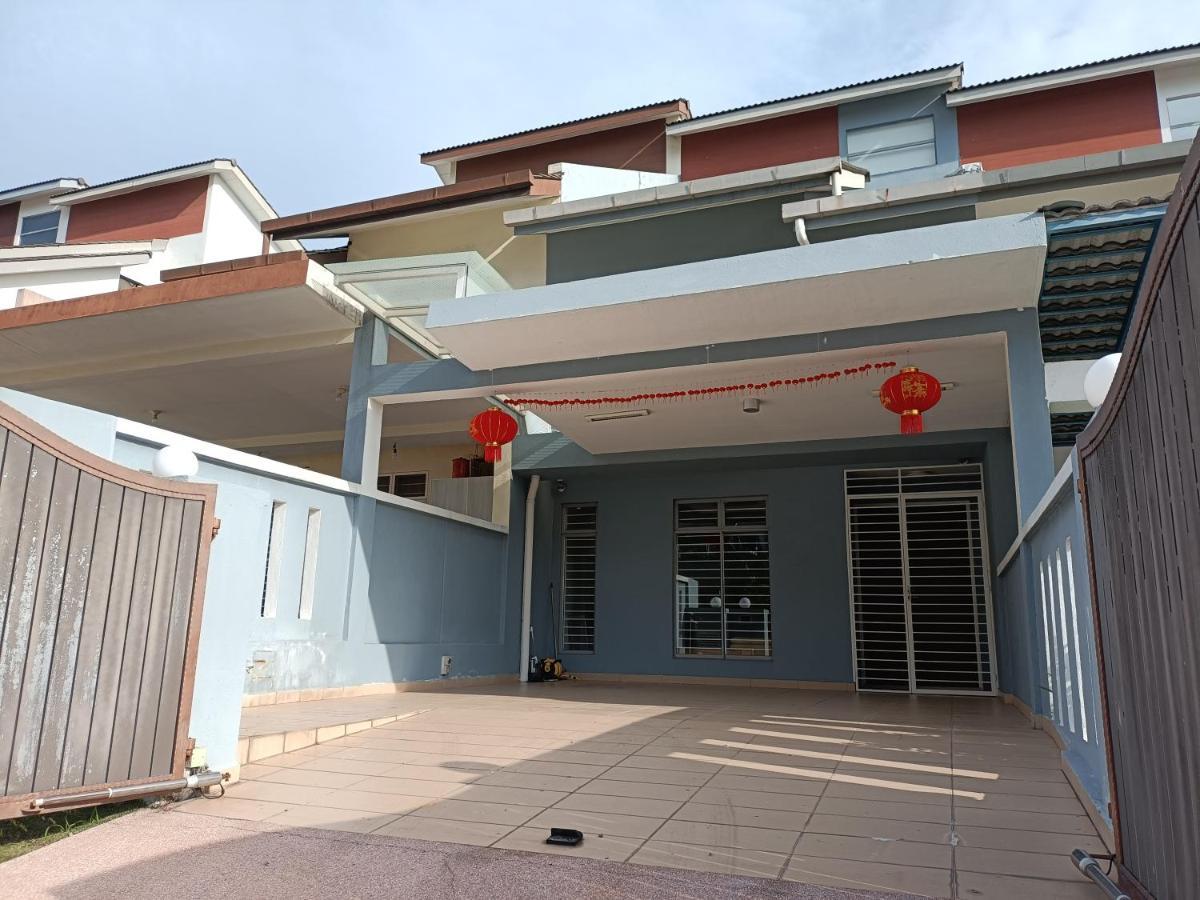 Entire Residential Home•Jia Residences Bkt Serdang沙登温暖的家 史里肯邦安 外观 照片