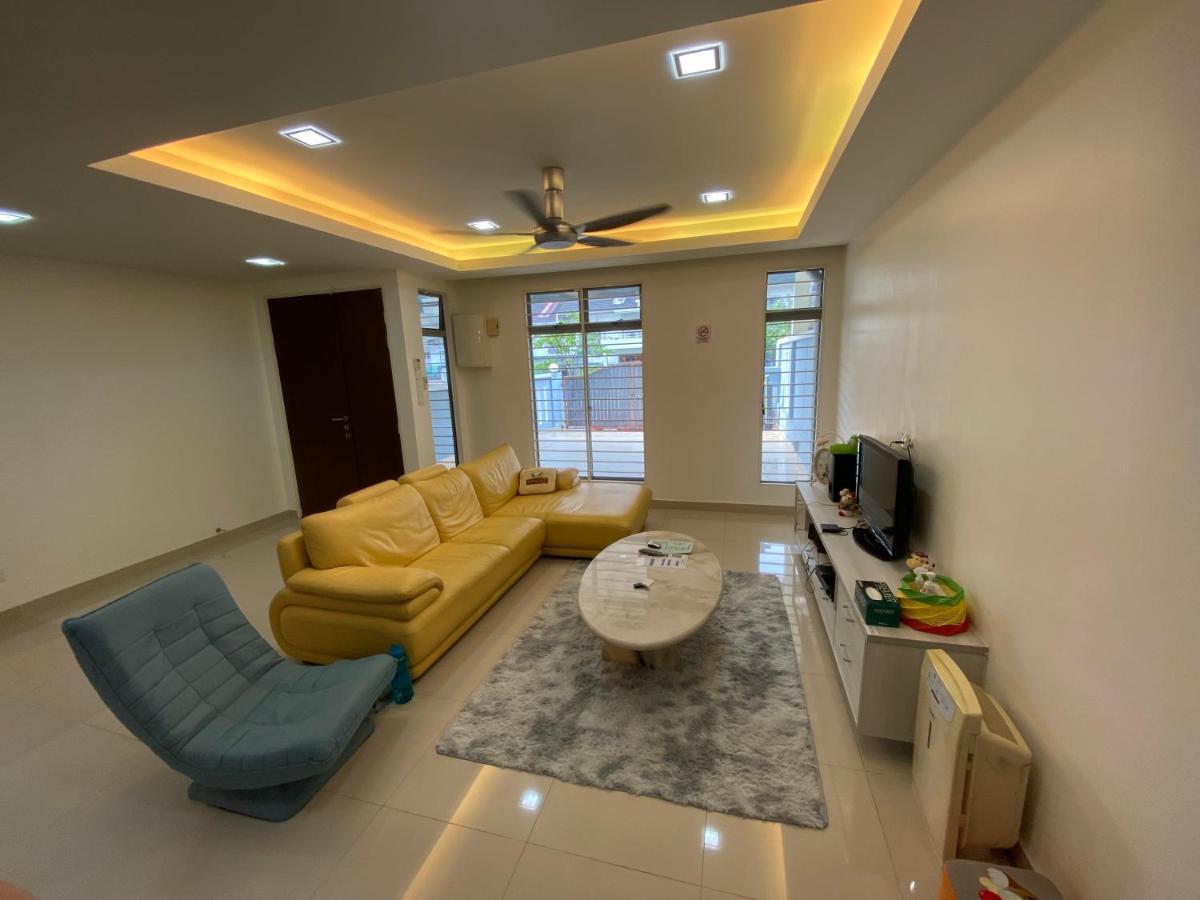 Entire Residential Home•Jia Residences Bkt Serdang沙登温暖的家 史里肯邦安 外观 照片