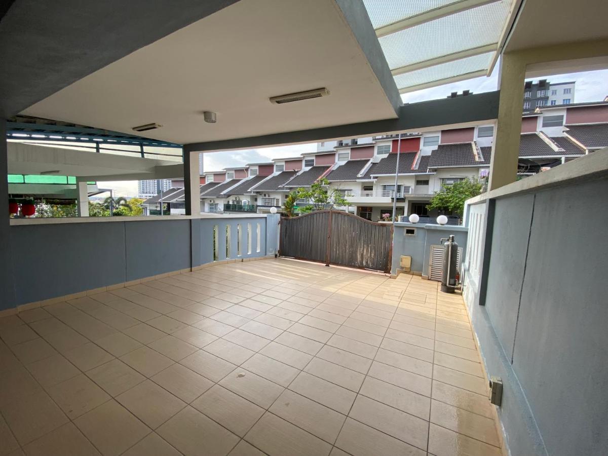 Entire Residential Home•Jia Residences Bkt Serdang沙登温暖的家 史里肯邦安 外观 照片